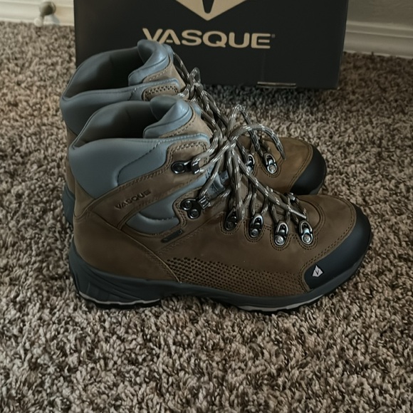 Vasque hiking boots - Picture 3 of 6